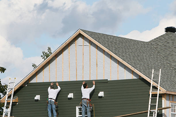 Professional Siding technician working in Morristown, NJ